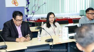 Kunjungan Hormat Pengarah Jabatan Dasar dan Penyelidikan Dewan Bahasa dan Pustaka kepada Naib Canselor Universiti Malaysia Sarawak