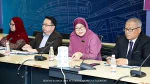 Kunjungan Hormat Pengarah Jabatan Dasar dan Penyelidikan Dewan Bahasa dan Pustaka kepada Naib Canselor Universiti Malaysia Sarawak