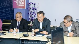 Kunjungan Hormat Pengarah Jabatan Dasar dan Penyelidikan Dewan Bahasa dan Pustaka kepada Naib Canselor Universiti Malaysia Sarawak