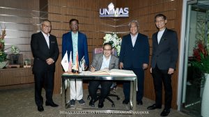 Kunjungan Hormat Pengarah Jabatan Dasar dan Penyelidikan Dewan Bahasa dan Pustaka kepada Naib Canselor Universiti Malaysia Sarawak