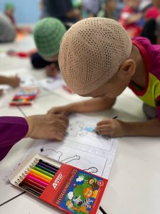 Pertandingan Mewarna Bersama-sama Murid Prasekolah